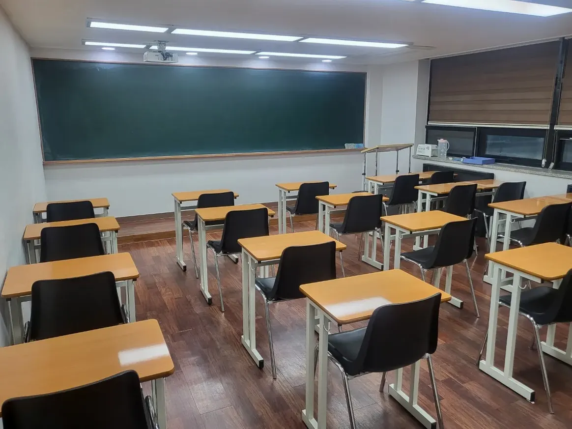 담양군 담양읍 스터디룸 미팅룸 장비 주변 정밀 위생청소 사례 - 행진크린