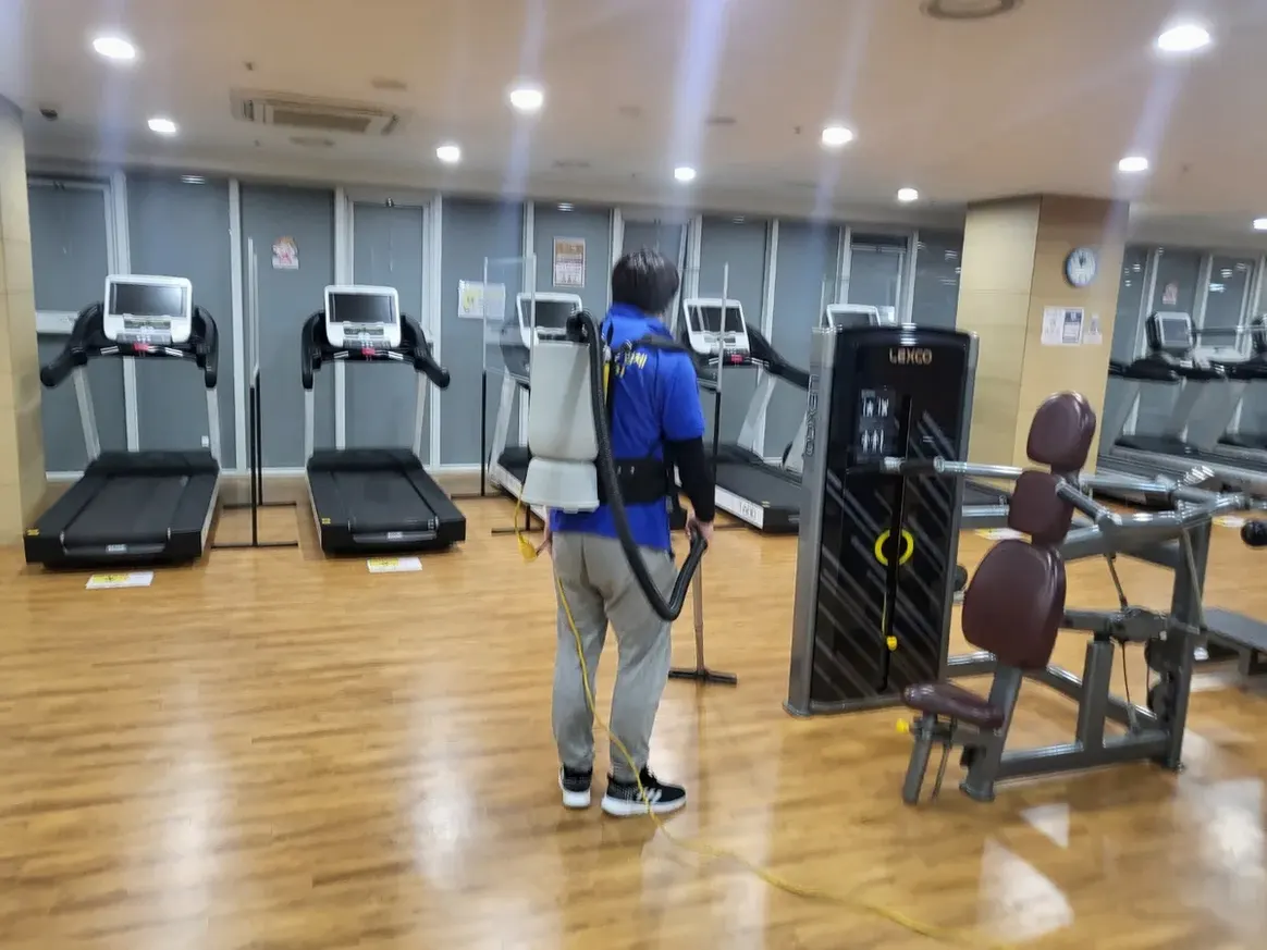 담양군 담양읍 헬스장 샤워실 장비 주변 정밀 위생청소 사례 - 행진크린
