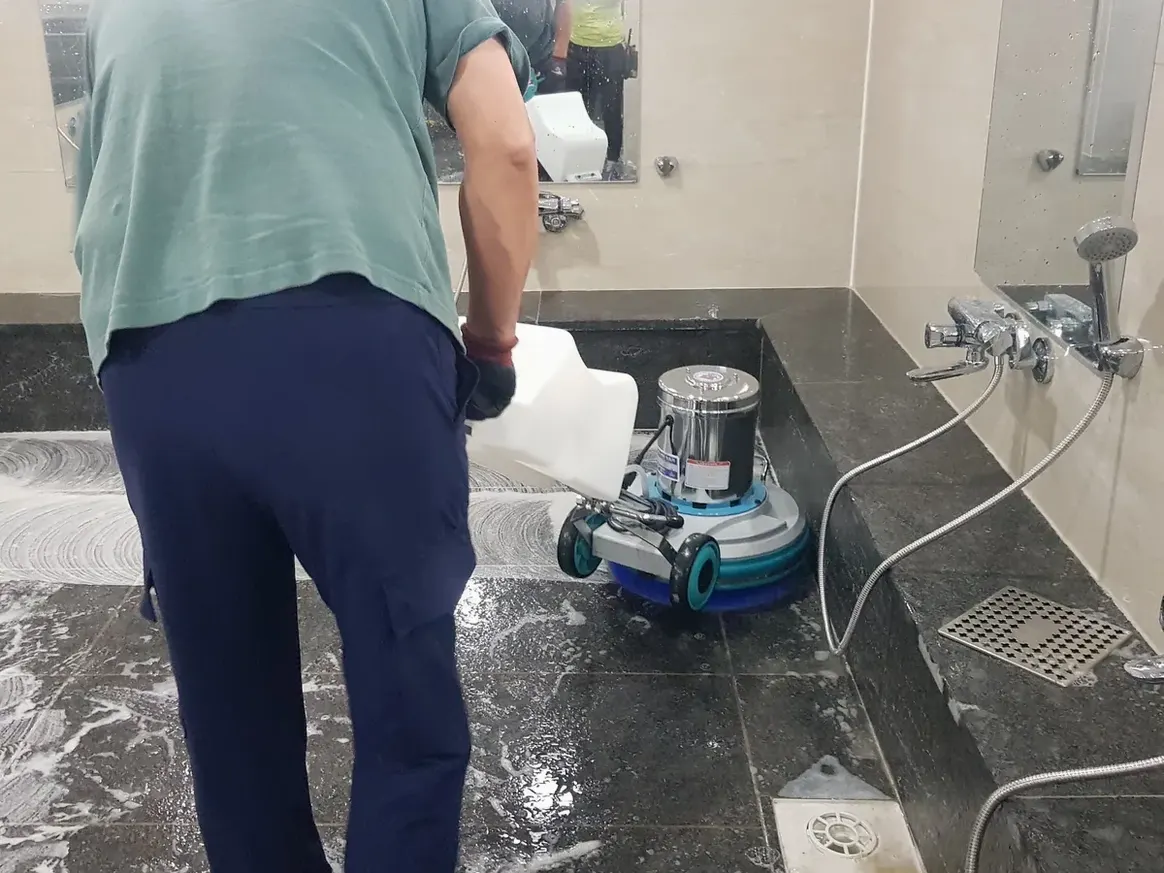 진도군 임회면 찜질방 수전·샤워기 건식 사우나 위생청소 사례 - 행진크린